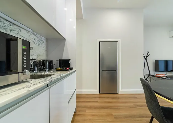 Heroismo, Stylish 2 Bedroom