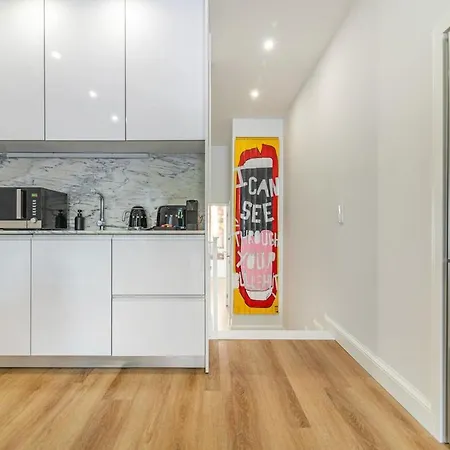 Heroismo, Stylish 2 Bedroom *